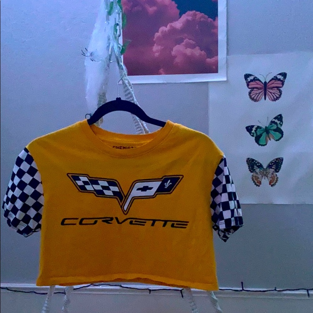 Cute cropped corvette shirt